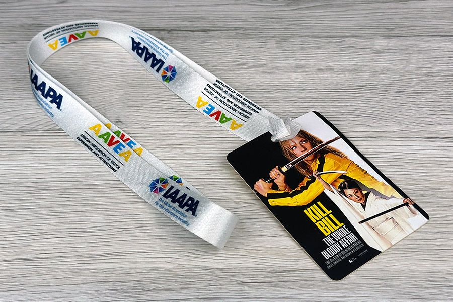 Lanyards zonder haak hebben een badge nodig om een lus te vormen (badges apart te bestellen)